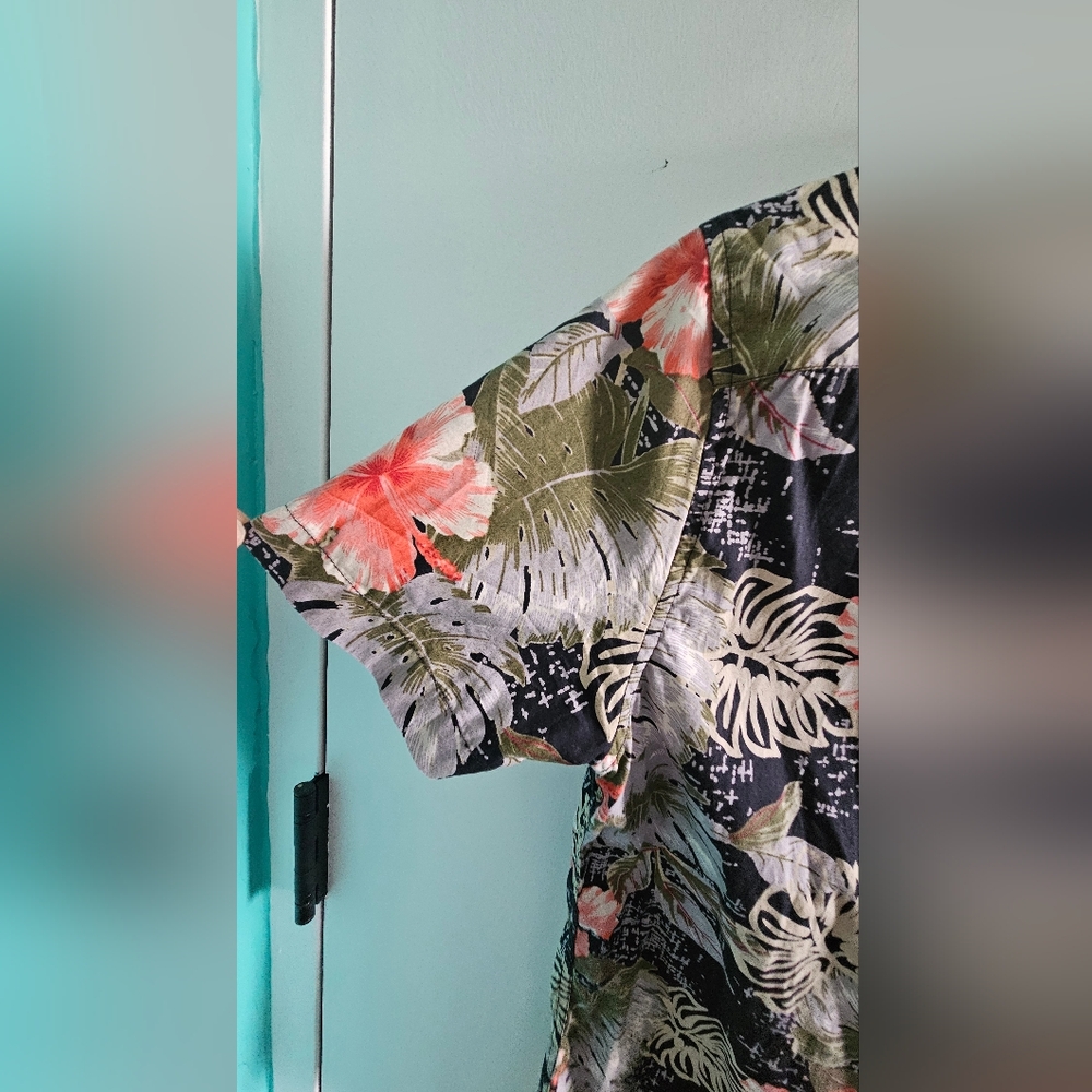 Aloha Shirt - Men - Picture 5 of 5